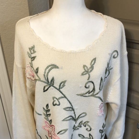 Beautiful embellished sweater - Picture 2 of 9